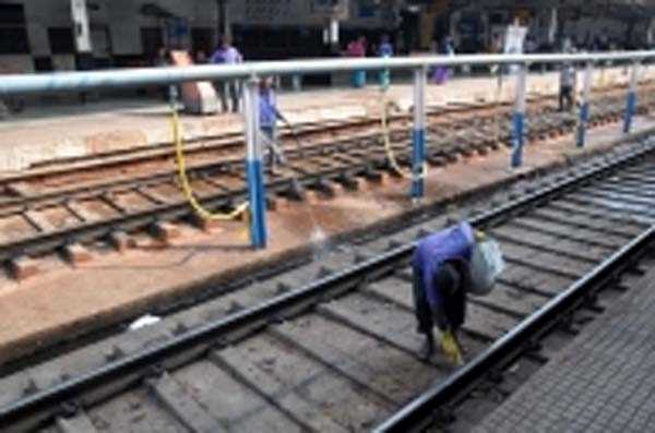 उप्र: प्लंबर की सतर्कता ने ट्रेन को पटरी से उतरने से बचाया